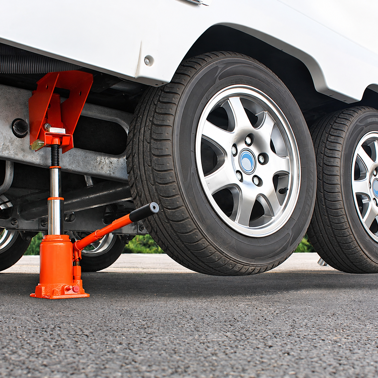 Kojack - Twin Axle caravan Jack/Levelling System
