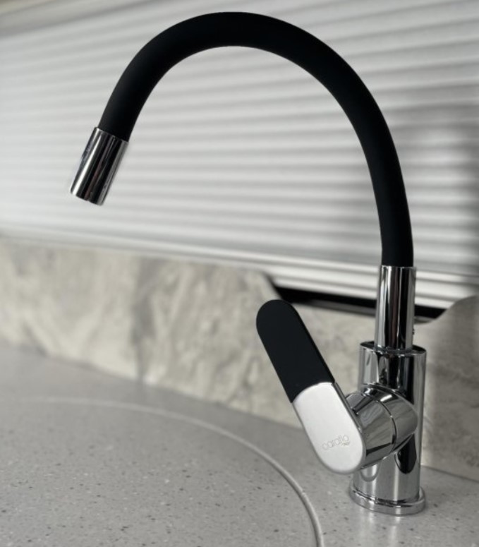 CARAFLO FLEXI BLACK/CHROME MIXER TAP PTA296